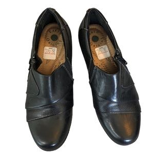 ✔️woman’s low heeled shoe